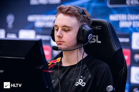 学生团队挑战AI赛车技术的极限竞速赛